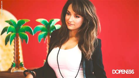Check out an American actress Milana Vayntrub nude leaked pics from her iCloud we found this morning in our mailbox. We also added the Milana Vayntrub nip slip video she posed and deleted it on the Instagram story. Scroll down and enjoy watching this hottie’s nudes and naked nipple video! Milana Vayntrub is 32 years old Uzbekistan-born ...